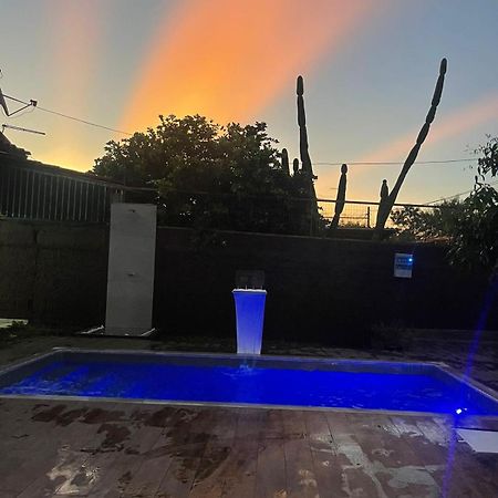 Caso com piscina, há 900 metros do Iguatemi shopping Villa Brasilia Esterno foto